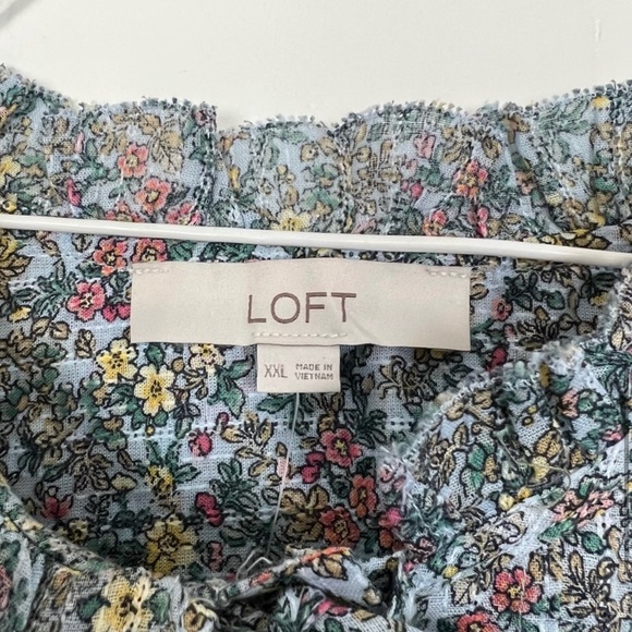 Brand New With Tag, LOFT Ditsy Floral Button Down Blouse - Picture 6 of 7